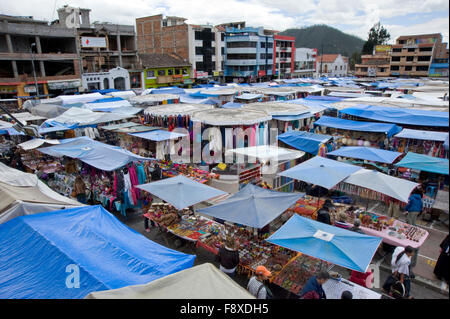 Marché coloré à Otavalo, Equateur Banque D'Images