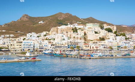 Naxos, Grèce, Îles Cyclades, vue sur le port Banque D'Images