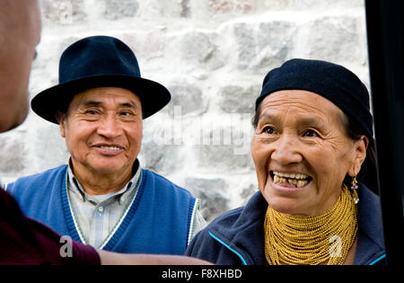 Couple à Otavalo, Equateur Banque D'Images