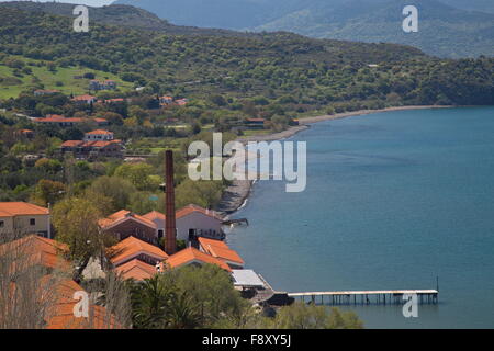 Vue vers l'ouest le long de la côte nord, Mithymna Lesvos Molyvos, ou Lesbos, Grèce Banque D'Images