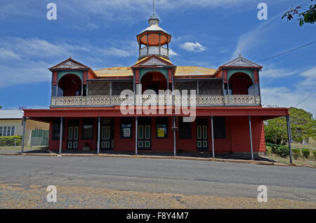 Ancien hôtel national du Queensland, avec tour utilisée comme lookout au cours de la DEUXIÈME GUERRE MONDIALE, à la mount Morgan dans le Queensland, Australie, Banque D'Images