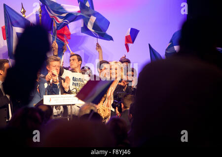 Paris, France. 10 Décembre, 2015. Marine Le Pen, FN, Front national, politique, Paris, France, l'aile droite. Marine Le Pen est un homme politique français qui est le président du Front National, le troisième plus grand parti en France en 2011, la plus grande partie en 2014 et l'une des principales forces politiques : Ania Freindorf Crédit/Alamy Live News Banque D'Images