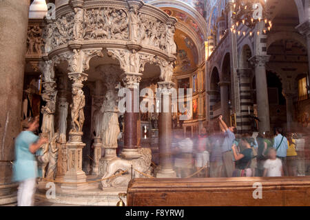 Italie, Toscane, Pise, Cathédrale, détail chaire ou Pergamo sculptée par Giovanni Pisano Banque D'Images