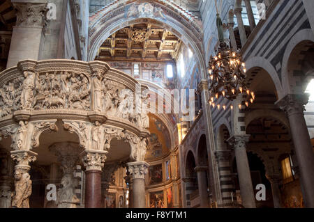 Italie, Toscane, Pise, Cathédrale, détail chaire ou Pergamo sculptée par Giovanni Pisano Banque D'Images