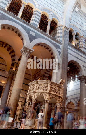 Italie, Toscane, Pise, Cathédrale, détail chaire ou Pergamo sculptée par Giovanni Pisano Banque D'Images