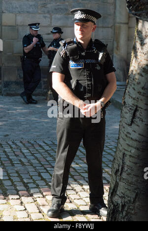 En dehors de la police Canongate Kirk à Édimbourg, en Écosse, le 29 juillet 2011 avant le mariage de Zara Philips et Mike Tindall. Banque D'Images