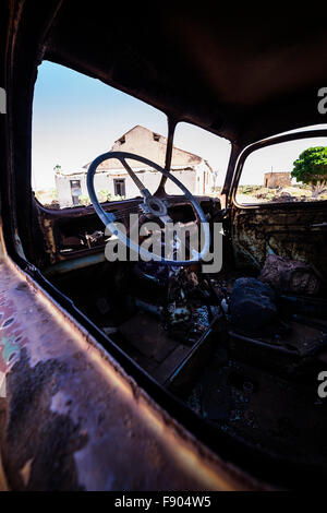 Vieux camion abandonné dans une ferme près de Palm Mar, Tenerife, Canaries, Espagne. Banque D'Images