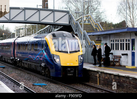 First Great Western train En arrivant à Moreton-in-Marsh, Gloucestershire, Royaume-Uni Banque D'Images