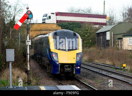 First Great Western train de quitter Moreton-in-Marsh, Gloucestershire, Royaume-Uni Banque D'Images