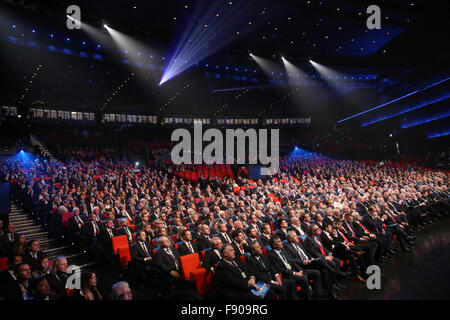 Paris, France. Dec 12, 2015. Vue générale de l'UEFA EURO 2016 tirage final, cérémonie au Palais des Congrès à Paris, France, 12 décembre 2015. L'UEFA EURO 2016 de football aura lieu du 10 juin au 10 juillet 2016 en France. Photo : Christian Charisius/dpa/Alamy Live News Banque D'Images