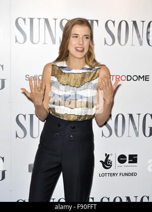 Stars et invités arrivent pour la premiere chanson de coucher du soleil écossais comprend : Agyness Deyn Où : Édinbourg, Royaume-Uni Quand : 11 Nov 2015 Banque D'Images