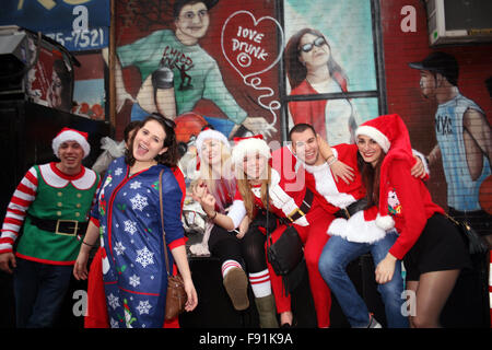 SantaCon envahit New York City Banque D'Images