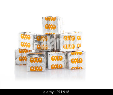 Cubes de poulet OXO OXO, est l'une des marques les plus populaires de sauce. OXO est administré par Premier Foods Banque D'Images