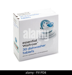 Boite de 30 tablettes lave-vaisselle essentiel Waitrose sur fond blanc Banque D'Images