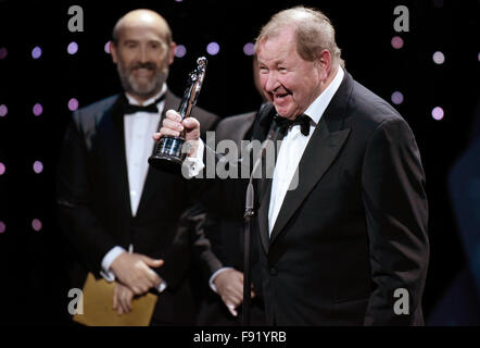 Berlin, Allemagne. Dec 12, 2015. Le réalisateur suédois Roy Andersson a reçu le prix pour son film comédie européenne UN Pigeon s'est assis sur une branche en raison de l'existence au cours de la 28e cérémonie des European Film Award à Berlin, Allemagne, fin 12 décembre 2015. Dpa : Crédit photo alliance/Alamy Live News Banque D'Images