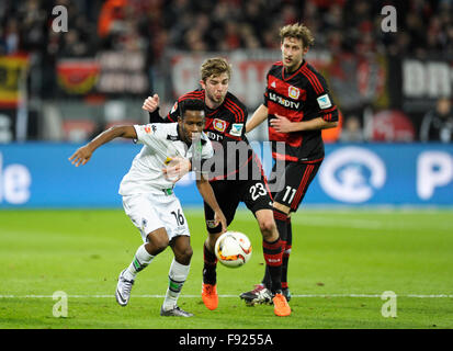 12.12. .2015, BayArena Leverkusen, 1. Fussball Bundesliga 18. Spieltag, Bayer Leverkusen 04 vs Borussia Mönchengladbach ----- v.li. : Ibrahima Traore, Christoph Kramer, Stefan Kießling (Kiessling) Credit : kolvenbach/Alamy Live News Banque D'Images