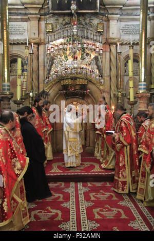 Israël, Jérusalem, Patriarche grec orthodoxe Theophilus III à l'église du Saint Sépulcre à la Pentecôte Banque D'Images