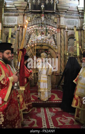 Israël, Jérusalem, Patriarche grec orthodoxe Theophilus III à l'église du Saint Sépulcre à la Pentecôte Banque D'Images