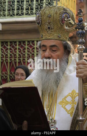 Israël, Jérusalem, Patriarche grec orthodoxe Theophilus III à l'église du Saint Sépulcre à la Pentecôte Banque D'Images