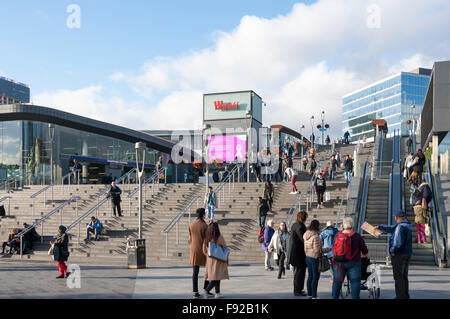 Pont vers le centre commercial de Westfield, Stratford, Newham Borough, Greater London, Angleterre, Royaume-Uni Banque D'Images