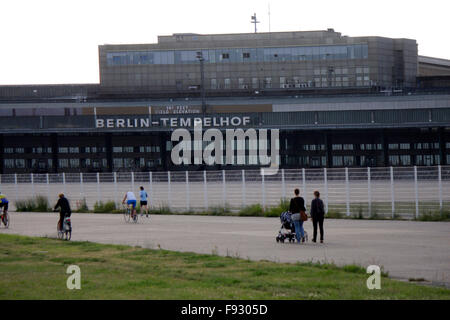 Impressionen : Tempelhofer Feld auf dem Gelaende des frueheren Flughafen Tempelhof, Berlin-Tempelhof. Banque D'Images