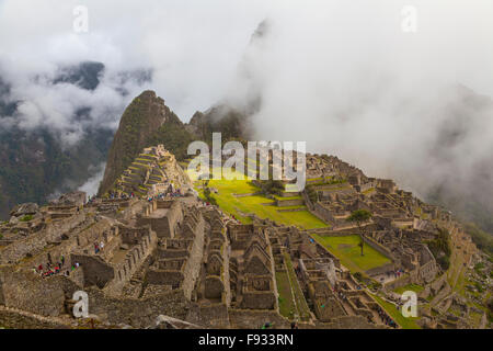 Machu Picchu Tôt le matin, la brume, Pérou Banque D'Images