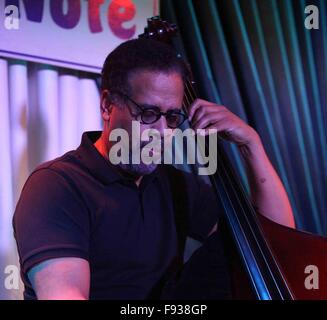 La BlueNote présente le Trio - Stanley Clarke, Stanley Clarke, Lenny White et George Cables comprend : Stanley Clarke Où : NYC, New York, United States Quand : 11 Nov 2015 Banque D'Images