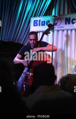 La BlueNote présente le Trio - Stanley Clarke, Stanley Clarke, Lenny White et George Cables comprend : Stanley Clarke Où : NYC, New York, United States Quand : 11 Nov 2015 Banque D'Images