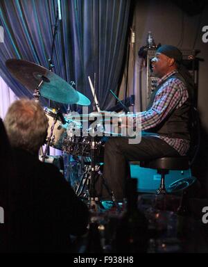 La BlueNote présente le Trio - Stanley Clarke, Stanley Clarke, Lenny White et George Cables comprend : Lenny White Où : NYC, New York, United States Quand : 11 Nov 2015 Banque D'Images