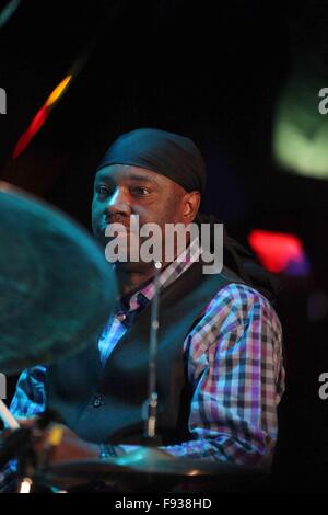 La BlueNote présente le Trio - Stanley Clarke, Stanley Clarke, Lenny White et George Cables comprend : Lenny White Où : NYC, New York, United States Quand : 11 Nov 2015 Banque D'Images