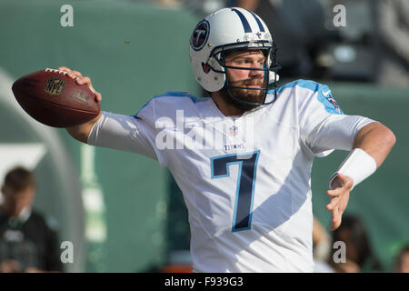 East Rutherford, New Jersey, USA. 13 Décembre, 2015. Tennessee Titans quarterback Zach Mettenberger (7) en action avant le match de la NFL entre les Tennessee Titans et les New York Jets à MetLife Stadium à East Rutherford, New Jersey. Christopher Szagola/CSM/Alamy Live News Banque D'Images