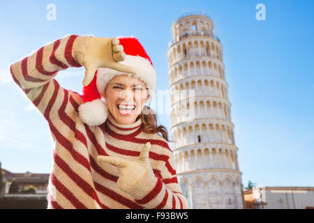 Les jeunes, des démangeaisons de l'énergie et la recherche de l'excitation. Je vais à Noël voyage en Italie. C'est un aucun-brainer. Smiling woman Banque D'Images