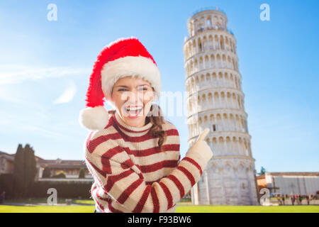 Les jeunes, des démangeaisons de l'énergie et la recherche de l'excitation. Je vais à Noël voyage en Italie. C'est un aucun-brainer. Smiling woman Banque D'Images