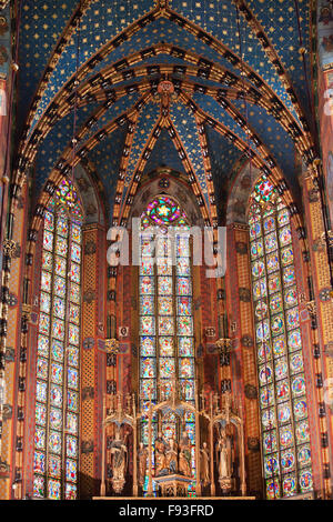 La Pologne, la ville de Cracovie, de vitraux médiévaux au presbytère gothique de Saint Mary's Basilica - Église Mariacki Banque D'Images