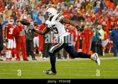 25 October 2009: San Diego Chargers tight end Antonio Gates (85) pulls away  from Kansas City Chiefs linebacker Jovan Belcher (59)during the Chargers  37-7 victory over the Chiefs at Arrowhead Stadium in