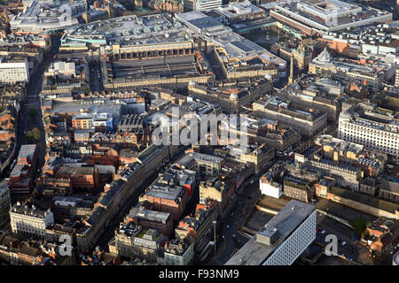 Vue aérienne de gris rue menant jusqu'à l'Arcade centrale et Monument, Newcastle upon Tyne City Centre, Royaume-Uni Banque D'Images