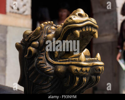 Tortue en bronze dans le parc Beihai, Beijing, China, Asia Banque D'Images