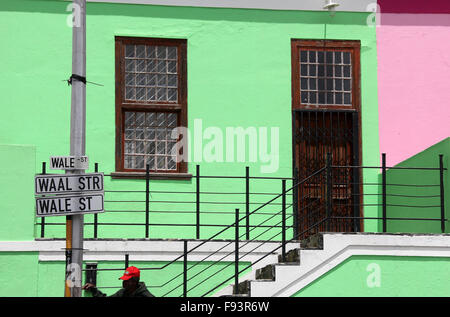 Maisons colorées sur Wale Street, dans le quartier Bo Kaap de Cape Town Banque D'Images