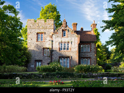 La lumière de fin de soirée sur la Tour Chambre au Westgate Gardens, Canterbury, Kent. Banque D'Images