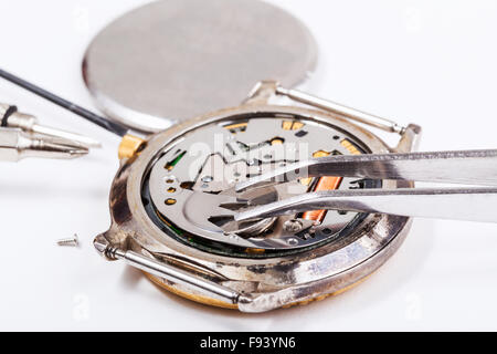 Réparation de montre - remplacement de batterie montre à quartz close up Banque D'Images