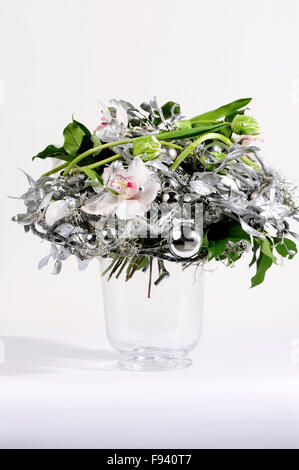 beauté, bouqet, fleurs, pétales, roses, noël, table, maison, nature, vie tranquille, blanc, verre, vase, conception florale, maison de noël, temps de noël, Banque D'Images