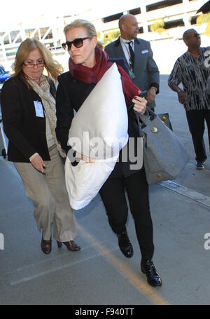 Chelsea Handler s'écarte de l'Aéroport International de Los Angeles avec Chelsea Handler : où : Los Angeles, California, United States Quand : 12 Nov 2015 Banque D'Images