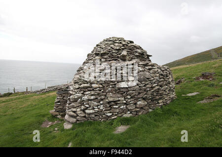 Une ruche hut en Irlande à Fahan sur la péninsule de Dingle, comté de Kerry. Banque D'Images