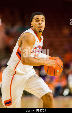 Clemson Tigers guard Avry Holmes (12) au cours de la jeu de basket-ball de NCAA entre Alabama. et Clemson à Bon Secours Wellness Arena à Greenville, SC. David Grooms/CSM Banque D'Images