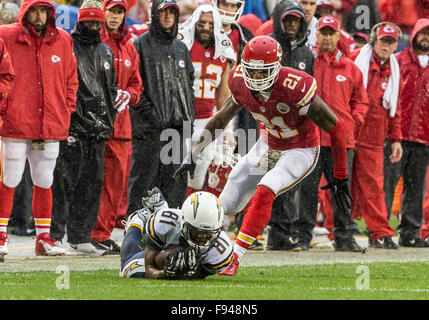 Décembre 13, 2015 : San Diego Chargers receveur Javontee Herndon (81) fait une prise au cours de la NFL match entre les San Diego Chargers et les Kansas City Chiefs au Arrowhead Stadium de Kansas City, MO Tim Warner/CSM. Banque D'Images