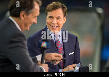 Houston, Texas, USA. 13 Décembre, 2015. Dimanche soir le football host Bob Costas sourit avant un match de la NFL entre les Houston Texans et les New England Patriots à NRG Stadium à Houston, TX le 13 décembre, 2015. Credit : Trask Smith/ZUMA/Alamy Fil Live News Banque D'Images