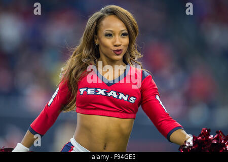 Houston, Texas, USA. 13 Décembre, 2015. Les cheerleaders des Houston Texans effectuer pendant la mi-temps d'un match de la NFL entre les Houston Texans et les New England Patriots à NRG Stadium à Houston, TX le 13 décembre, 2015. Credit : Trask Smith/ZUMA/Alamy Fil Live News Banque D'Images