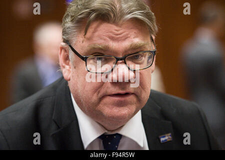 Bruxelles, Bxl, Belgique. 14 Décembre, 2015. Le ministre des Affaires étrangères finlandais Timo Soini avant l'AEC le Conseil des ministres européens des Affaires étrangères à Bruxelles, Belgique le 14.12.2015 par Wiktor Dabkowski Wiktor Dabkowski/crédit : ZUMA Wire/Alamy Live News Banque D'Images