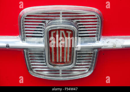 Vieille voiture Fiat logo Banque D'Images