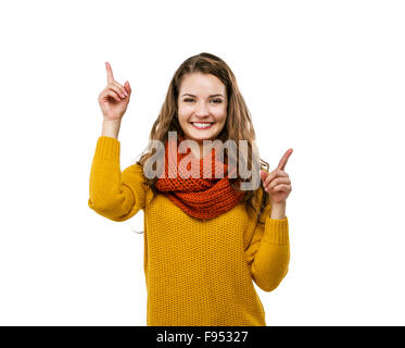 Portrait de belle fille de vêtements d'automne vers le haut, isolé sur fond blanc Banque D'Images